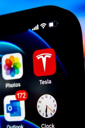 Features of the Tesla Model Pi (5G) Smartphone Phone