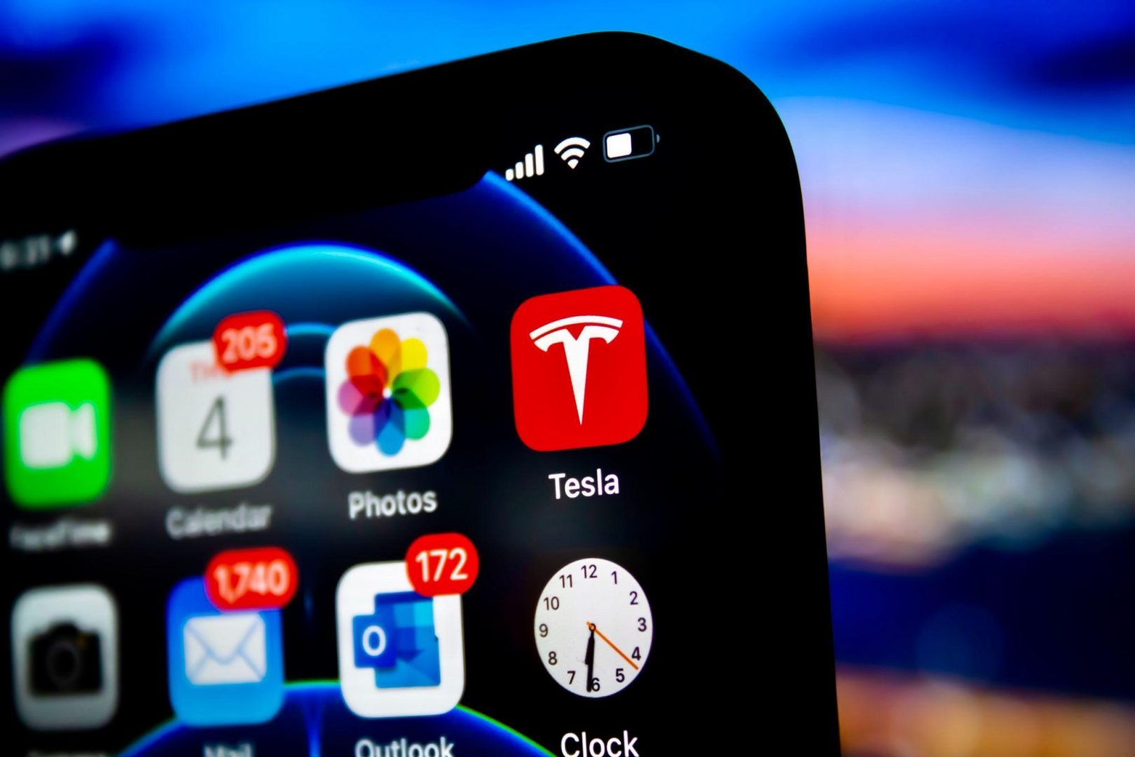 Features of the Tesla Model Pi (5G) Smartphone Phone